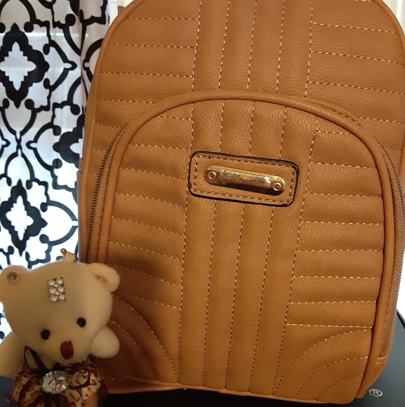 Purses - Picture 4 of 4